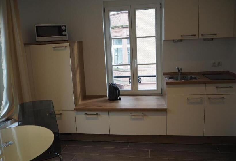 דירת חדר, Havana