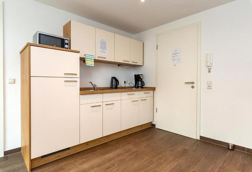 דירת חדר, Havana