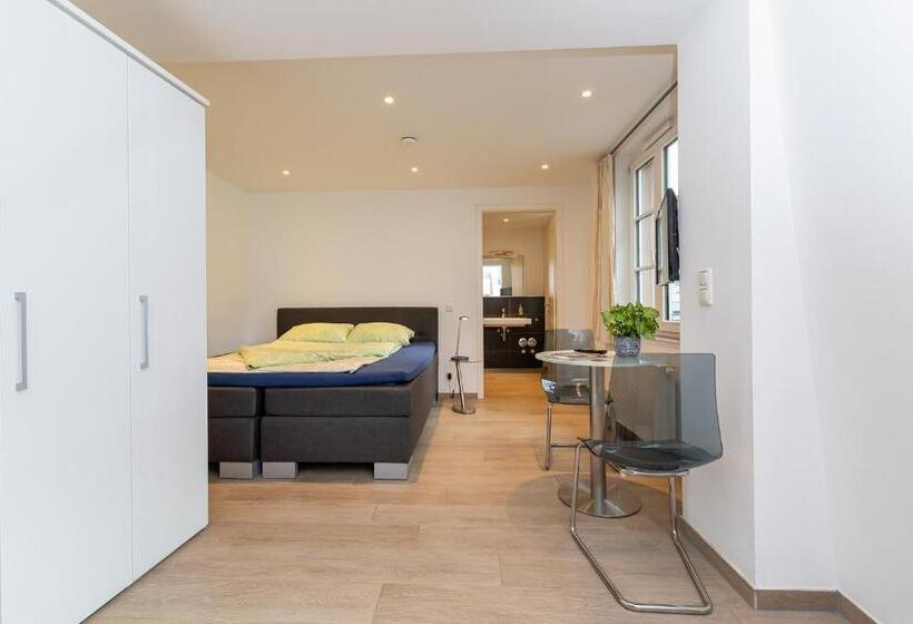 דירת חדר, Havana