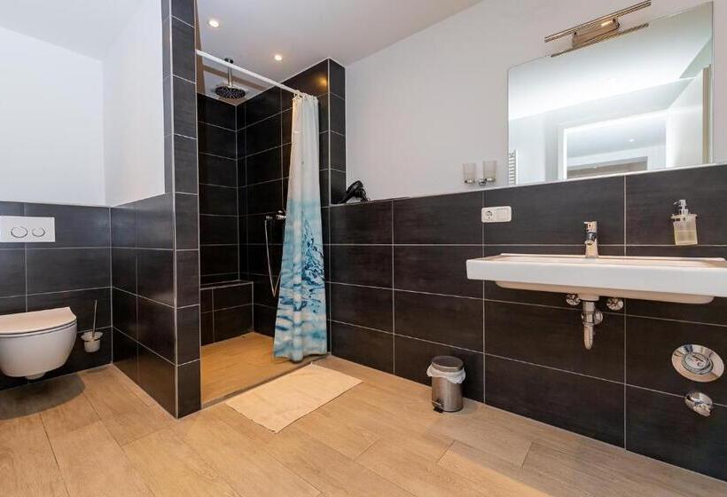 דירת חדר, Havana