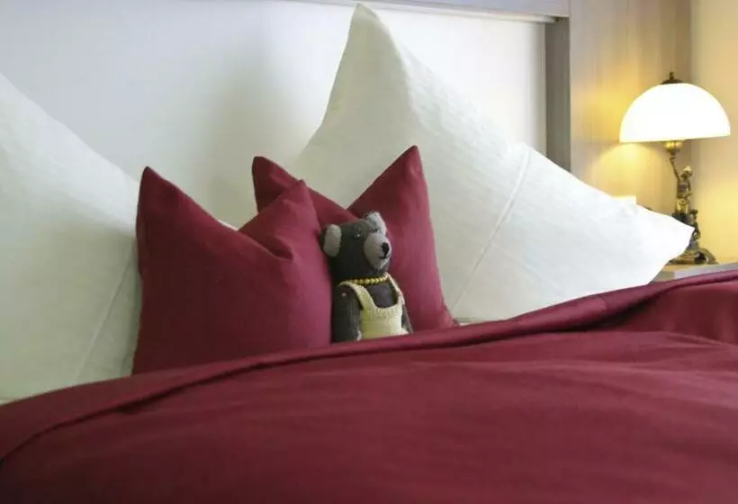 Standard Single Room, Linner