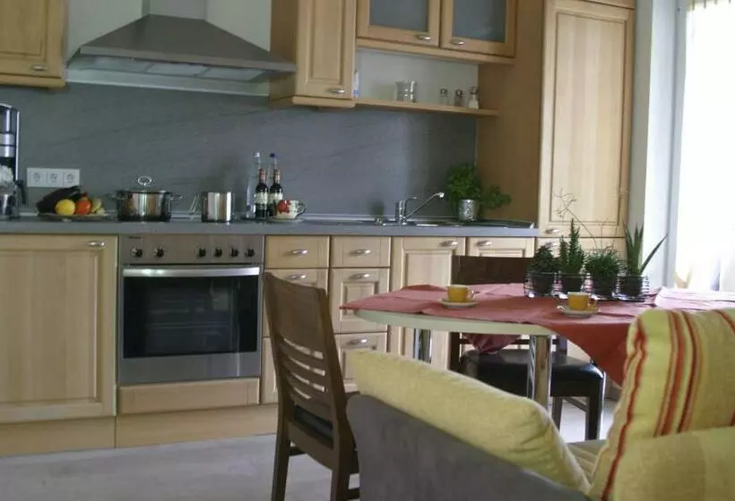 1 Bedroom Apartment, Linner