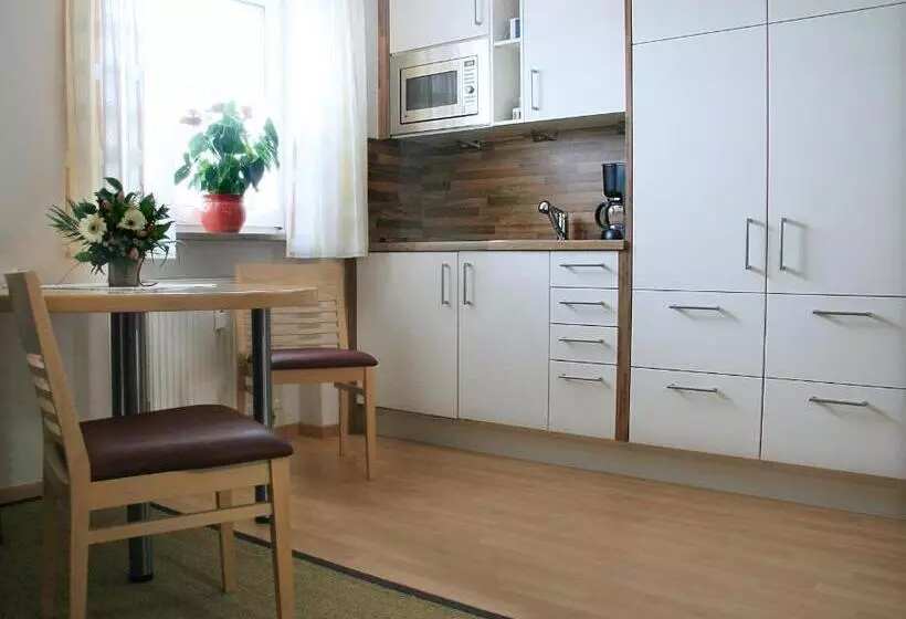 1 Bedroom Apartment, Linner