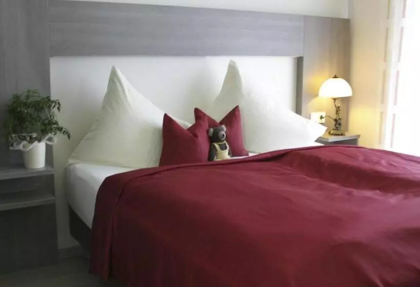 1 Bedroom Apartment, Linner