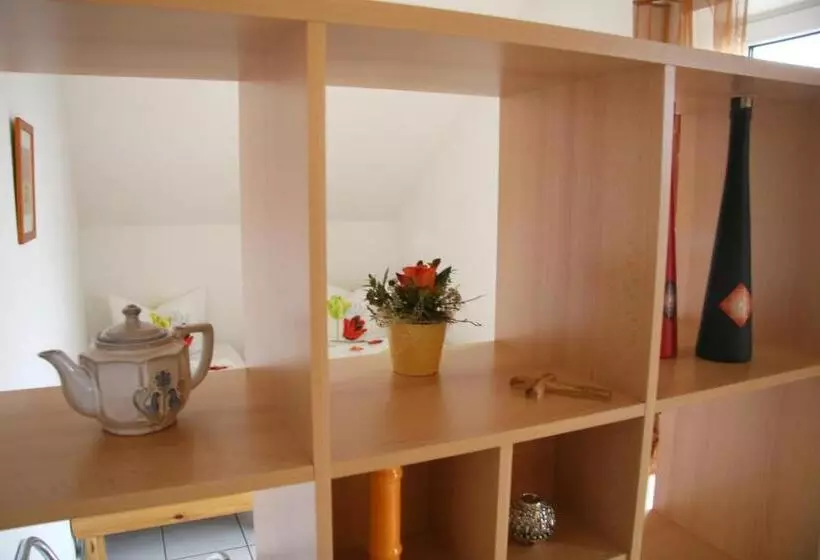 1 Bedroom Apartment, Linner