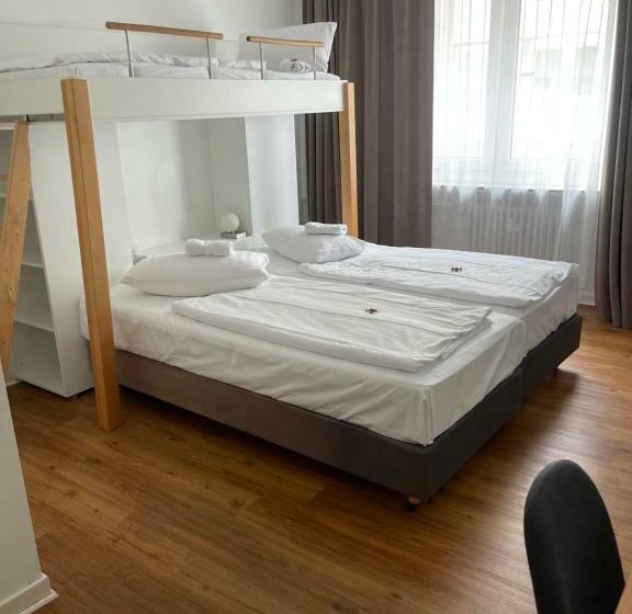 חדר סטנדרט לשלושה, Max Hotel Düsseldorf Self Check In