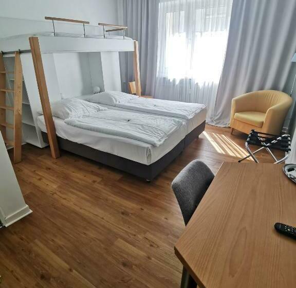 חדר סטנדרט לשלושה, Max Hotel Düsseldorf Self Check In