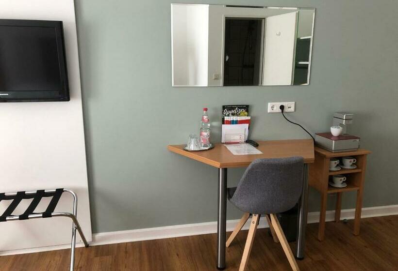 חדר סטנדרט לשלושה, Max Hotel Düsseldorf Self Check In