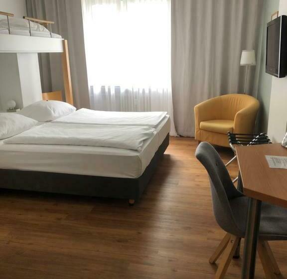 חדר סטנדרט לשלושה, Max Hotel Düsseldorf Self Check In