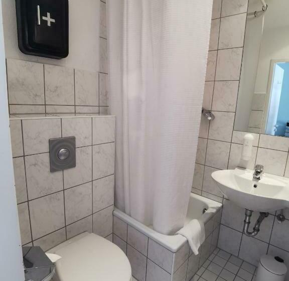 חדר סטנדרט לשלושה, Max Hotel Düsseldorf Self Check In