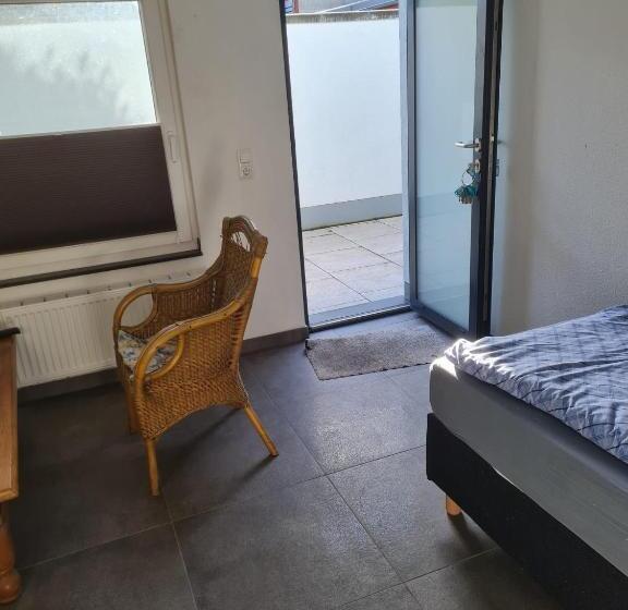 스탠다드 스튜디오, Pension Prell