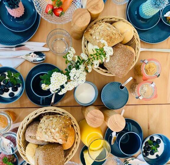 شقة غرفة واحدة, Pension22