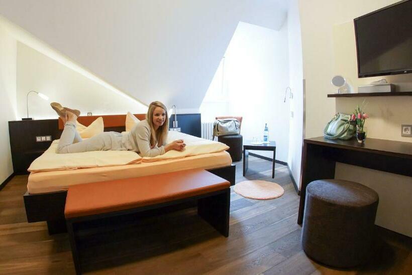 اتاق استاندارد یک نفره, Pieper