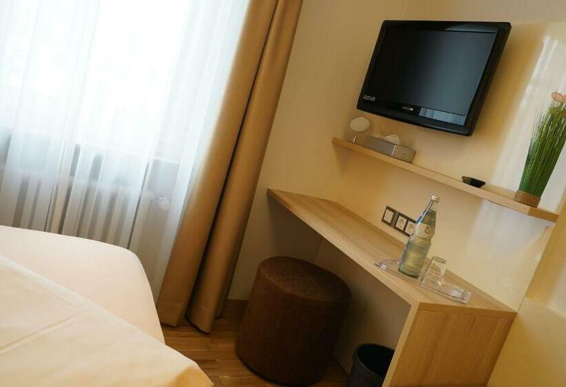 اتاق استاندارد یک نفره, Pieper