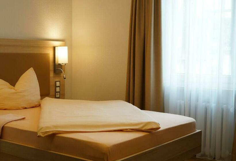 اتاق استاندارد یک نفره, Pieper