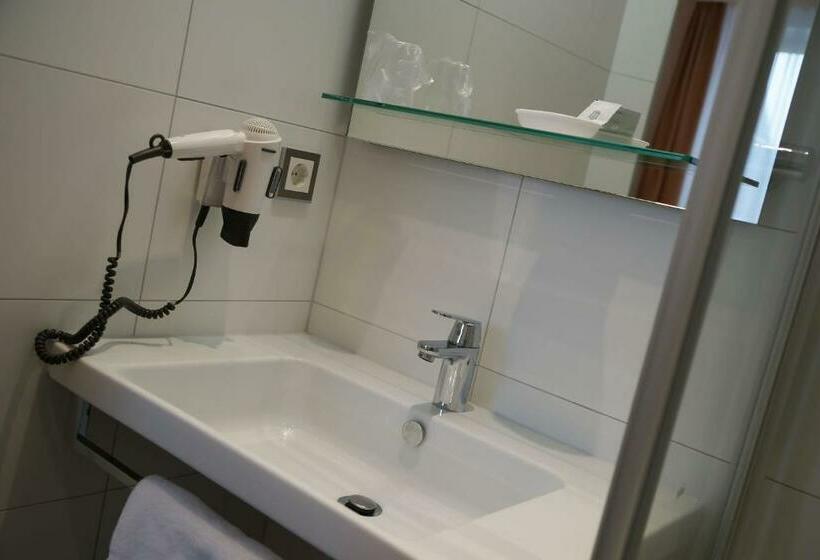 اتاق استاندارد یک نفره, Pieper