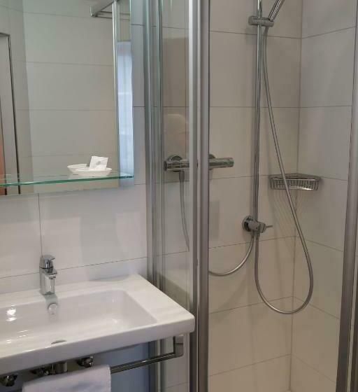 اتاق استاندارد یک نفره, Pieper