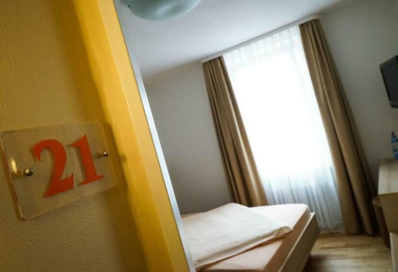 اتاق استاندارد یک نفره, Pieper