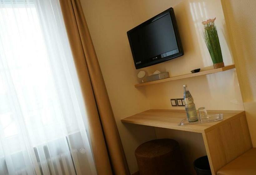 اتاق استاندارد یک نفره, Pieper