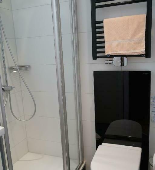 اتاق استاندارد یک نفره, Pieper