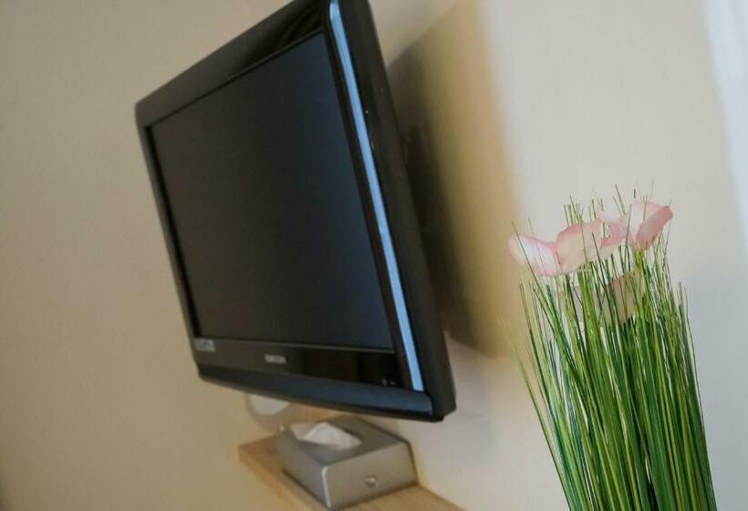 اتاق استاندارد یک نفره, Pieper