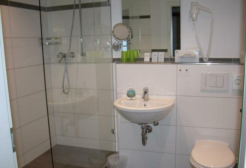 Трехместный Номер Стандарт с Балконом, Restaurant Zum Hirschhaus