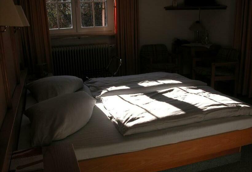 Номер Стандарт с Балконом, Restaurant Zum Hirschhaus