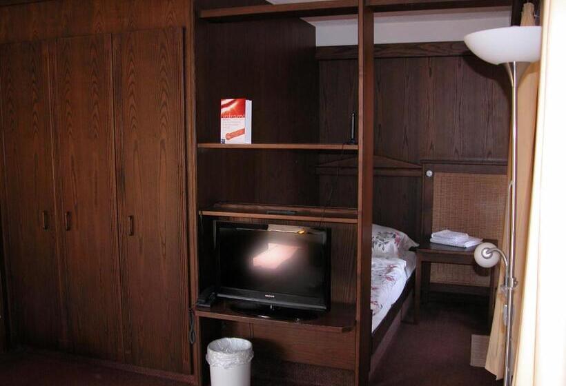 Трехместный Номер Стандарт с Балконом, Restaurant Zum Hirschhaus