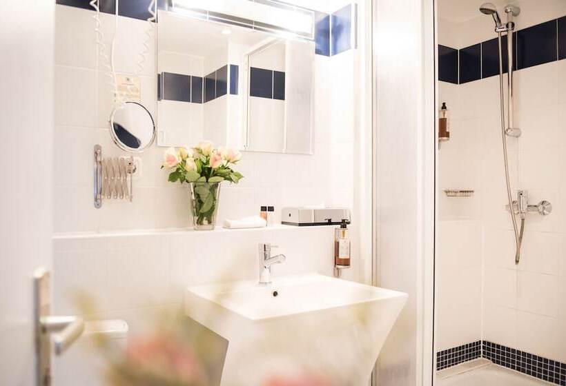 标准单人间, Ritzi