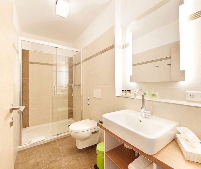 스탠다드 룸, Rodelhaus