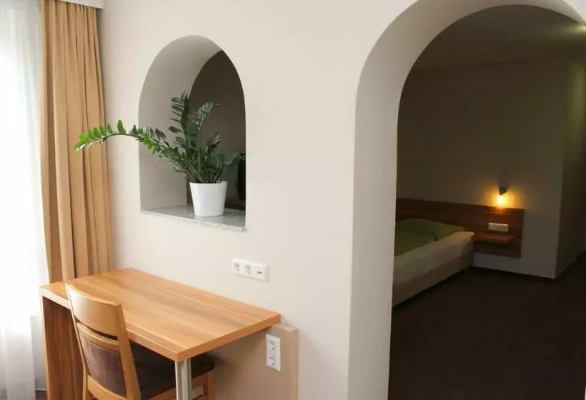 Standard Kolmen Hengen Huone, Sielminger Hof