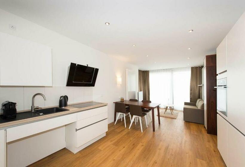 스탠다드 싱글 룸, Storck