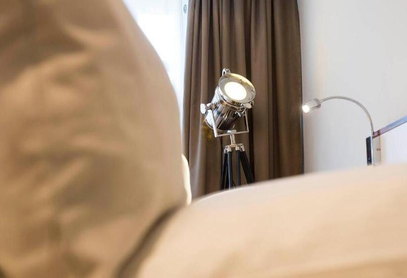 침실 1개 디럭스 아파트, Storck