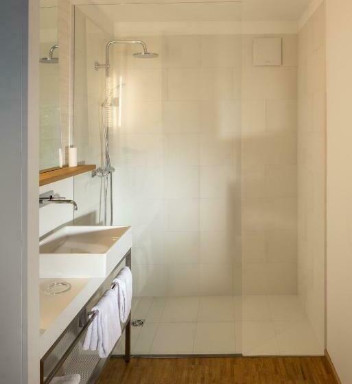 סוויטת ג'וניור, V