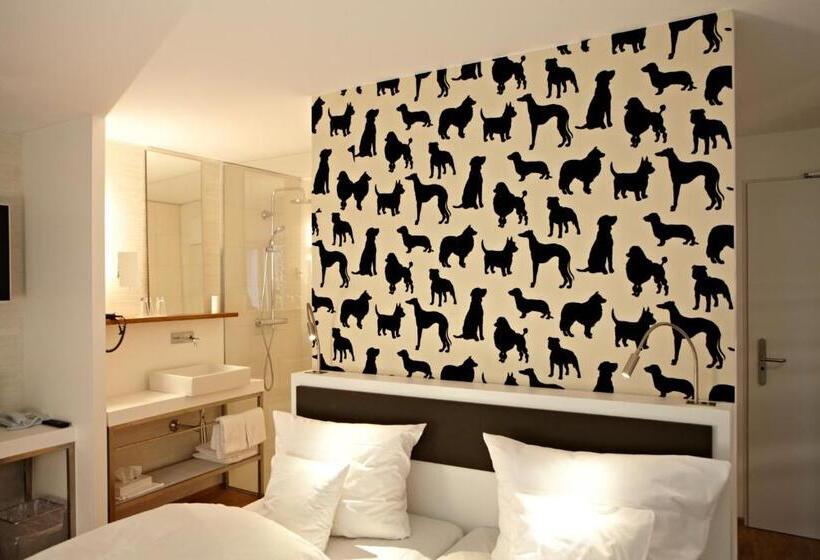 סוויטת ג'וניור, V