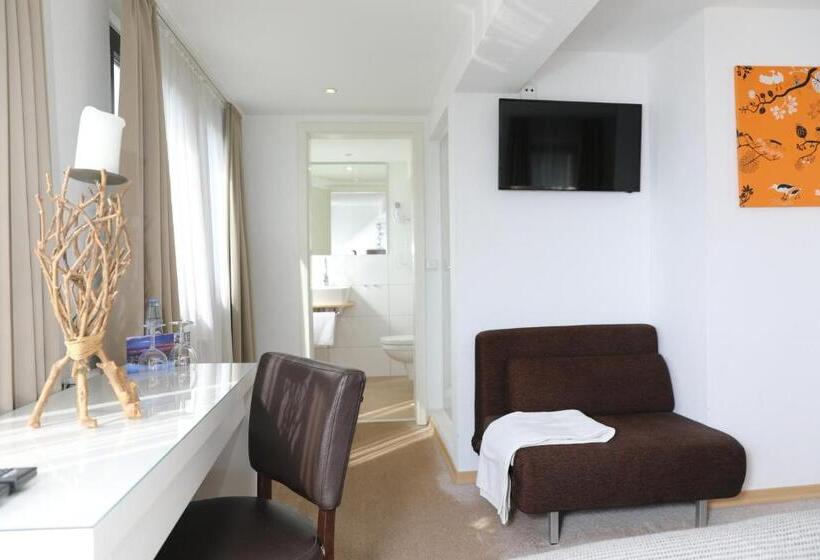 컴포트 룸, Weinlaube