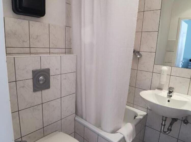 חדר סטנדרט לשלושה, Max Hotel Düsseldorf Self Check In