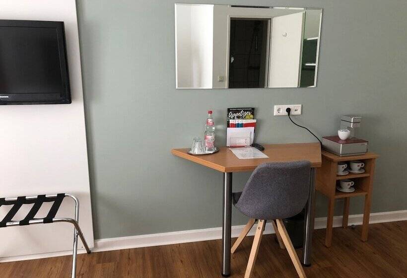 חדר סטנדרט לשלושה, Max Hotel Düsseldorf Self Check In