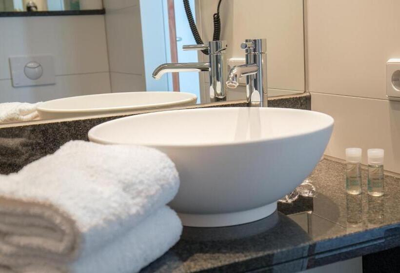 带大床的标准间, Motel One Munich Olympia Gate