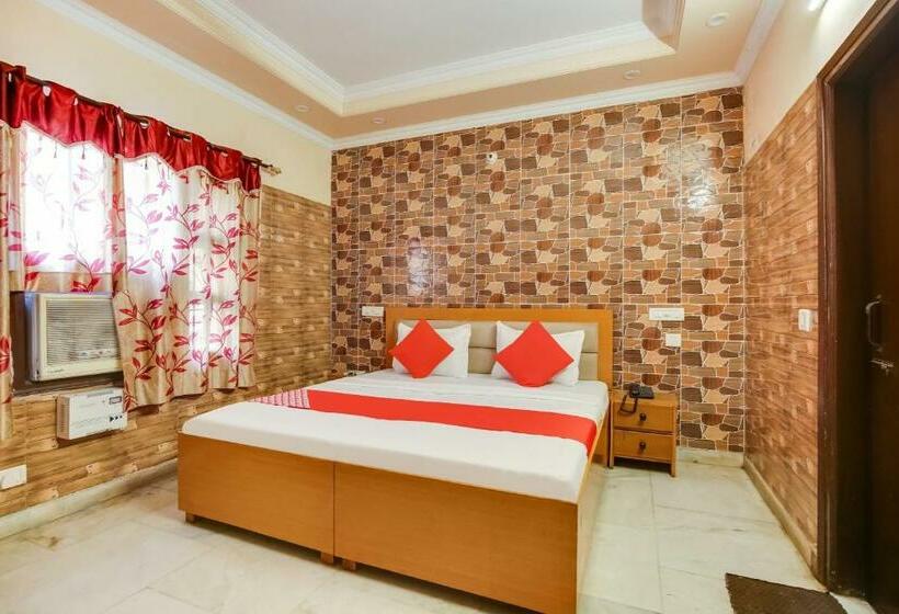 חדר קלאסי לשלושה, Flagship Hotel Ashirwad