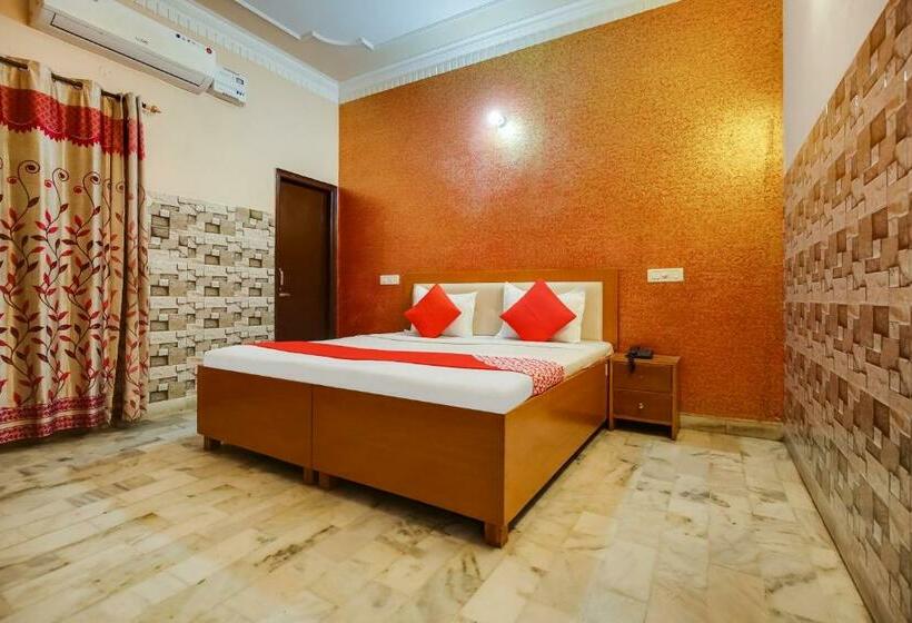اتاق کلاسیک سه تخته, Flagship Hotel Ashirwad