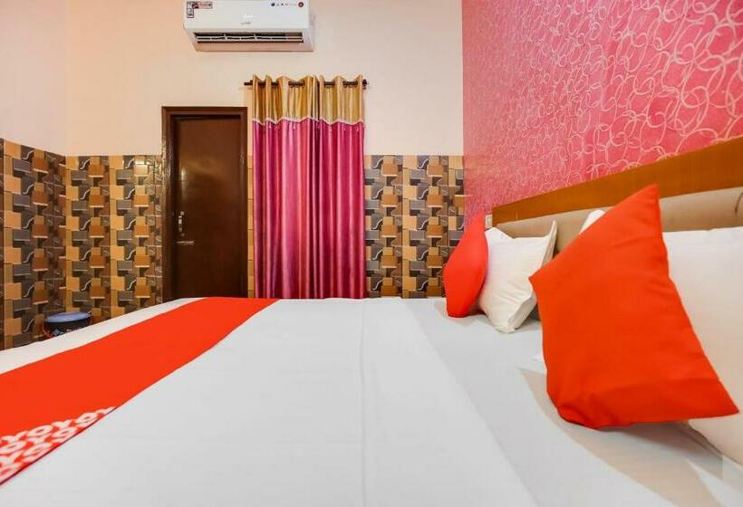 חדר קלאסי לשלושה, Flagship Hotel Ashirwad