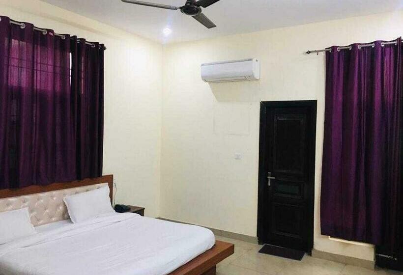 Triple Classic Room, Flagship New Hotel Sky