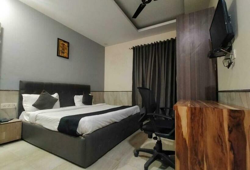 Triple Classic Room, Flagship New Hotel Sky