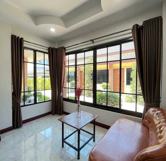 سوییت با چشم‌انداز باغ, Cottagepine Rayong Resort&cafe