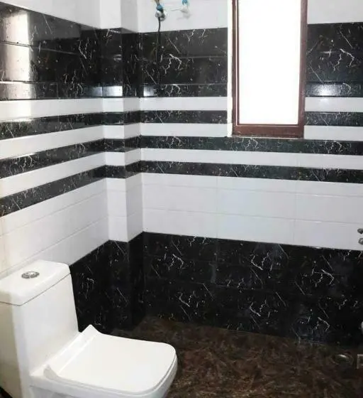 Classic Kolmen Hengen Huone, Oyo  Dahleez