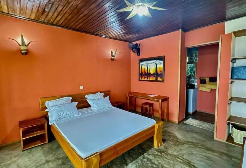 اتاق استاندارد سه تخته با بالکن, Veronika Resort Nosy Komba