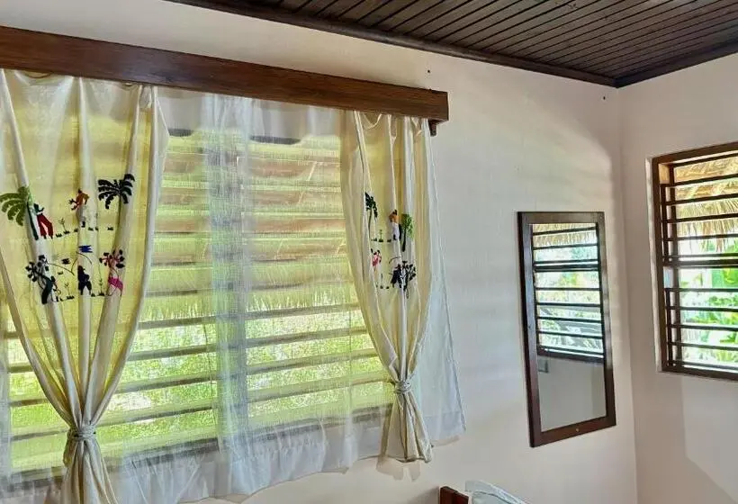 اتاق استاندارد سه تخته با بالکن, Veronika Resort Nosy Komba