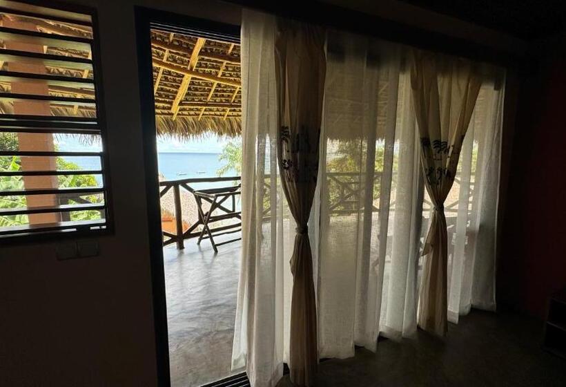 اتاق استاندارد سه تخته با بالکن, Veronika Resort Nosy Komba