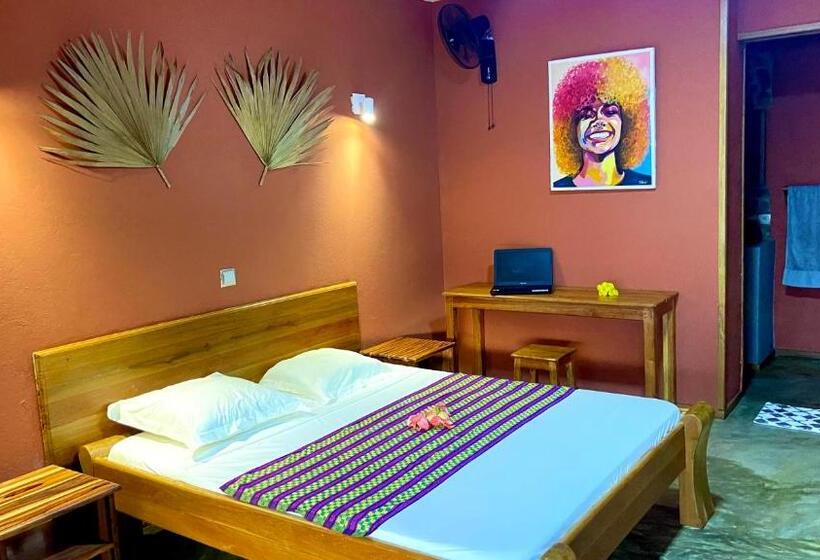 اتاق استاندارد سه تخته با بالکن, Veronika Resort Nosy Komba